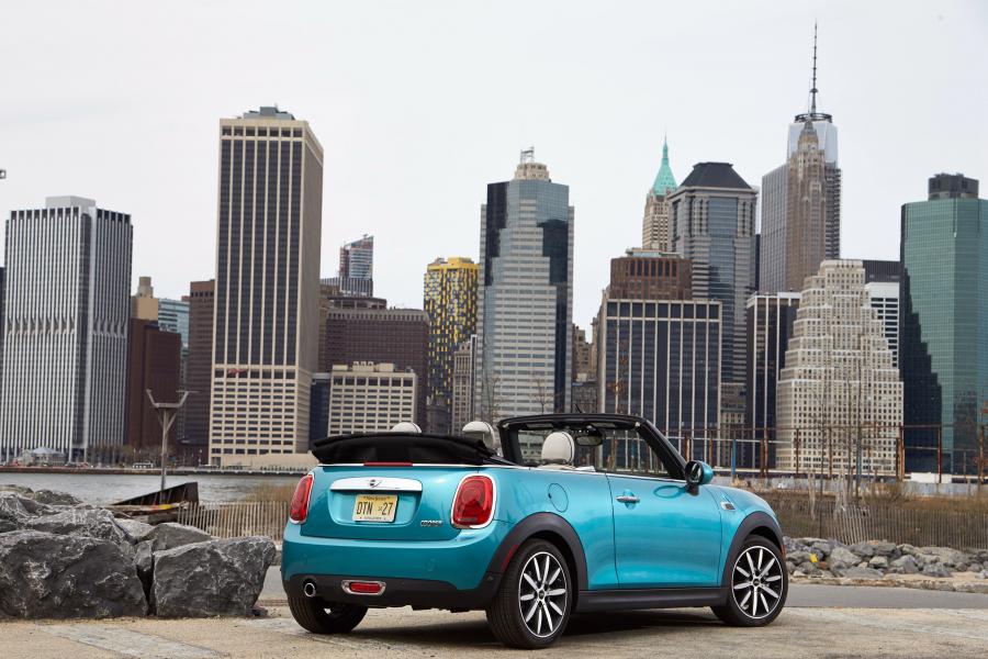  Mini Cooper Cabrio 2016 года  (US) (фото 12 из 26)